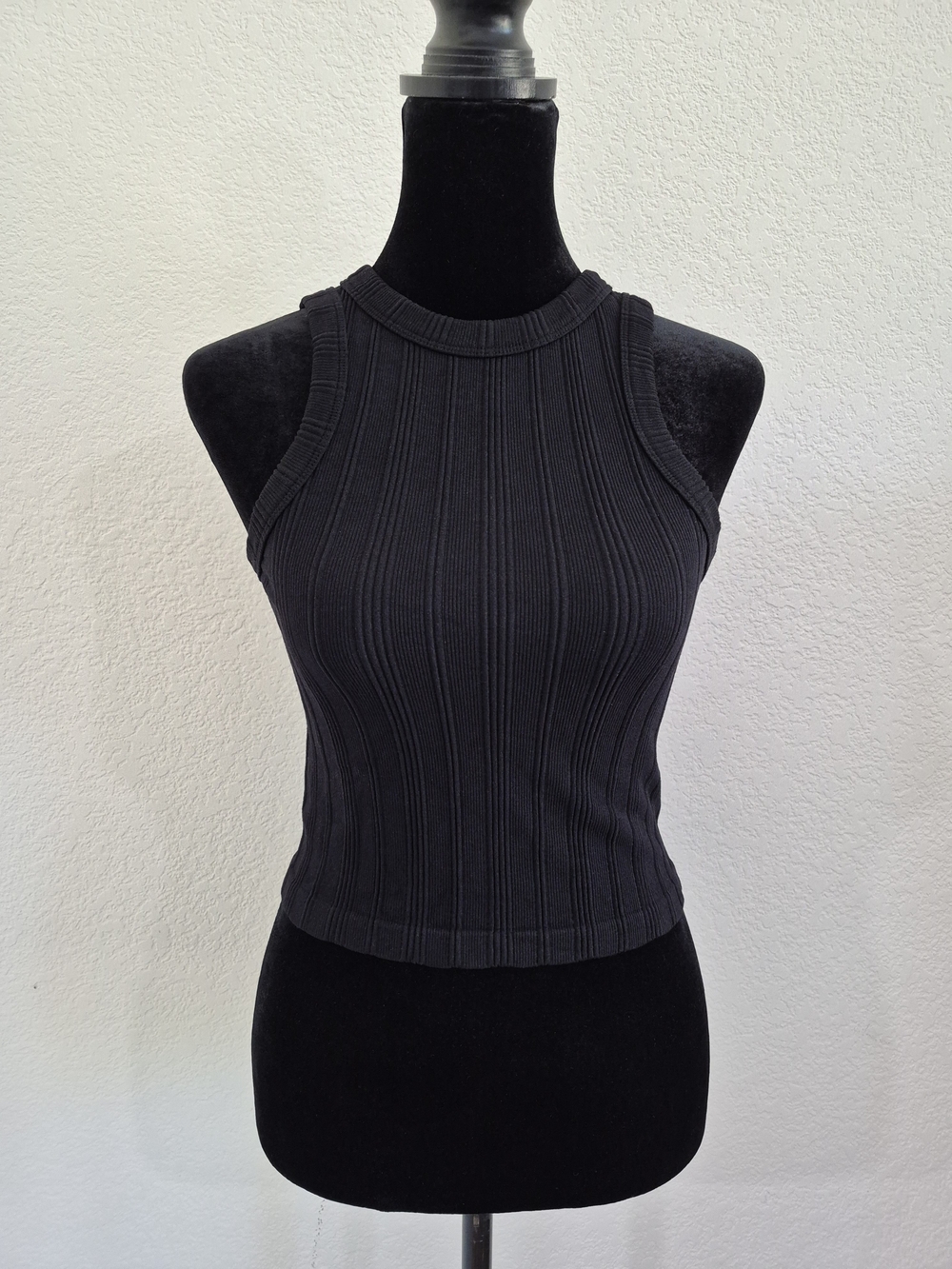 Sleeveless Ribbed Knit Crop Tank Top - Black